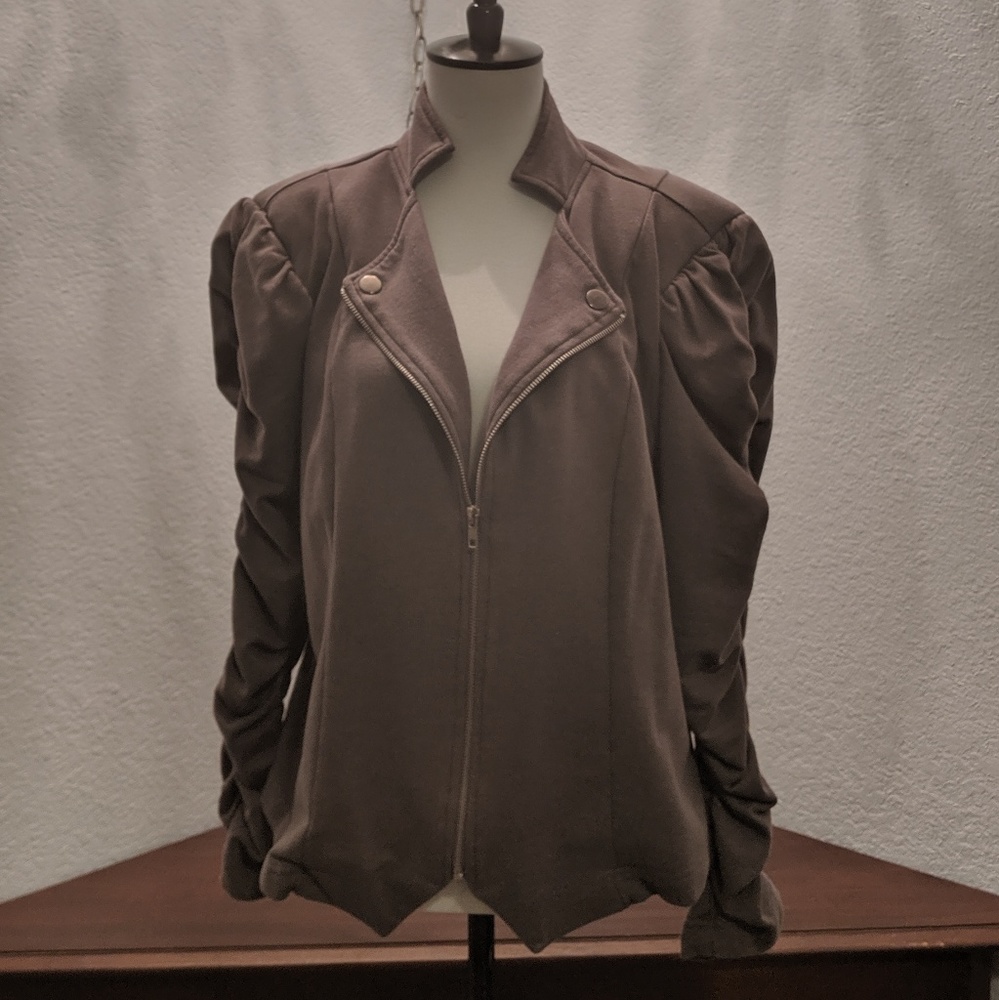 Ruched sleeve zip-up blazer